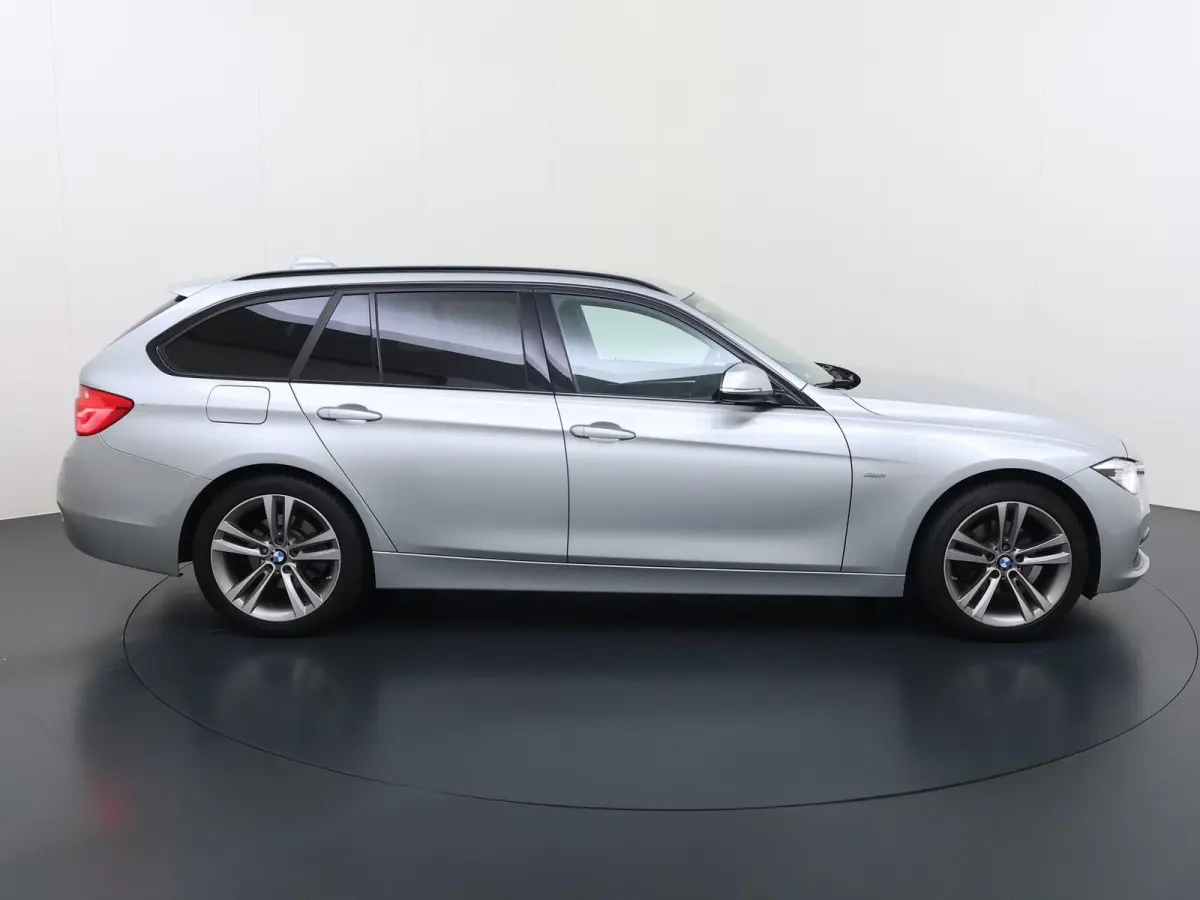 320i Executive
