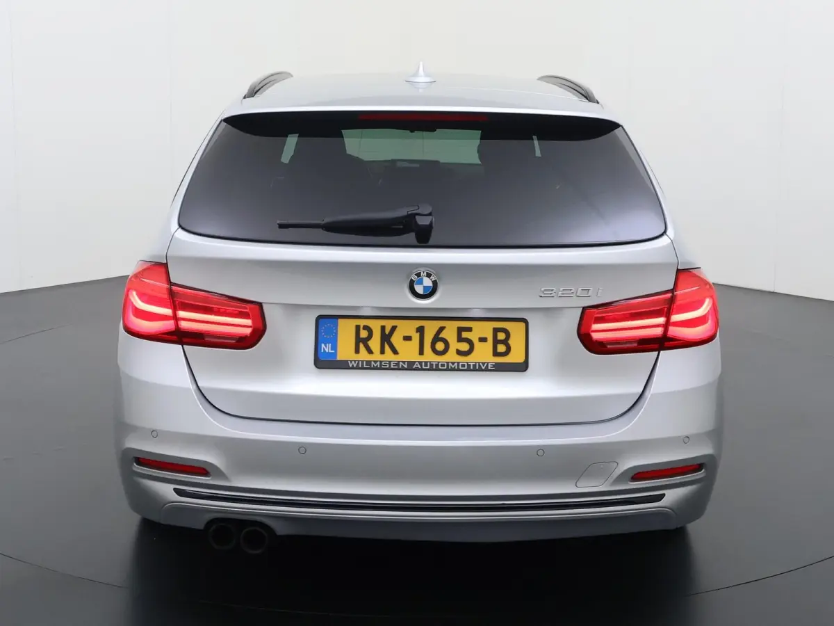 320i Executive