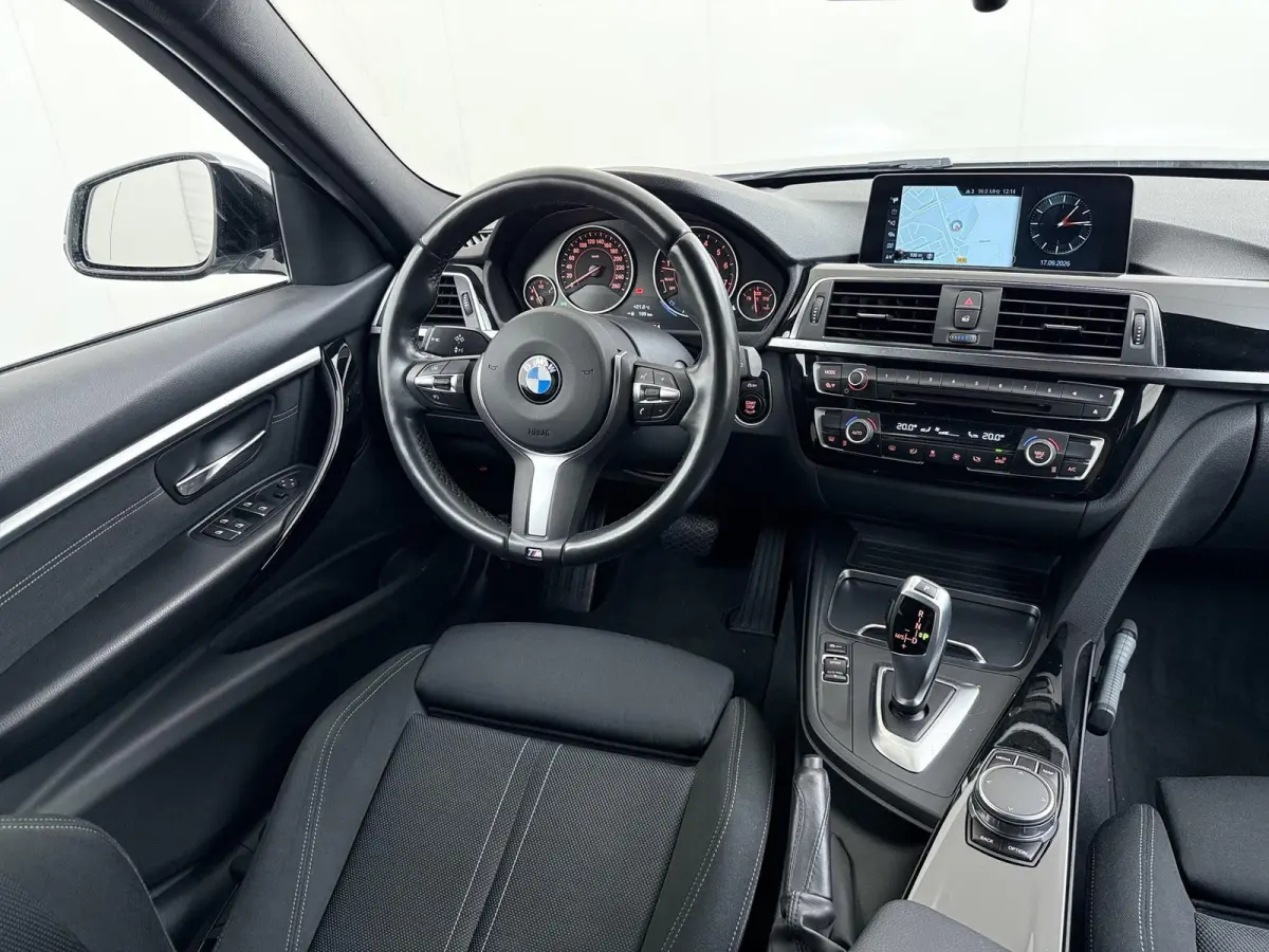 320i Executive