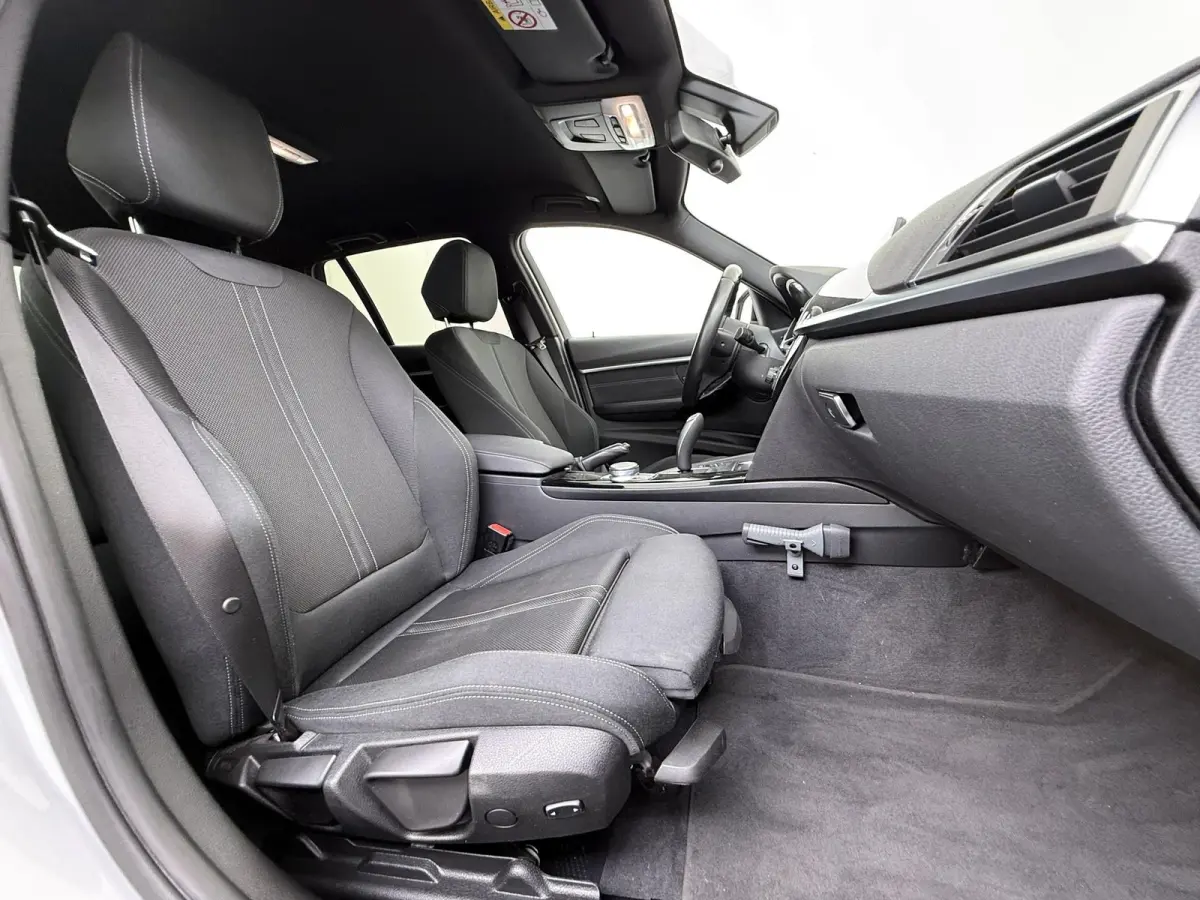 320i Executive