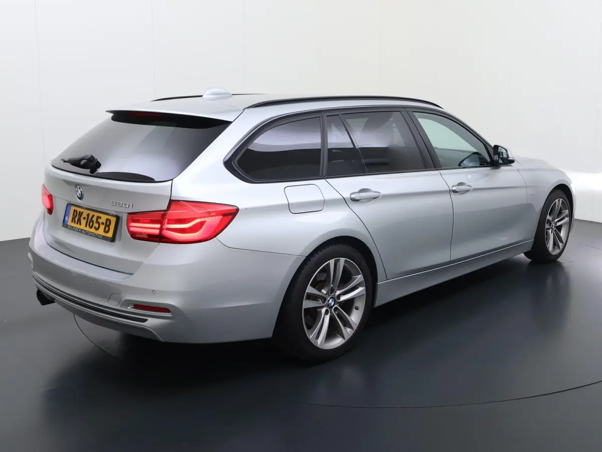 320i Executive