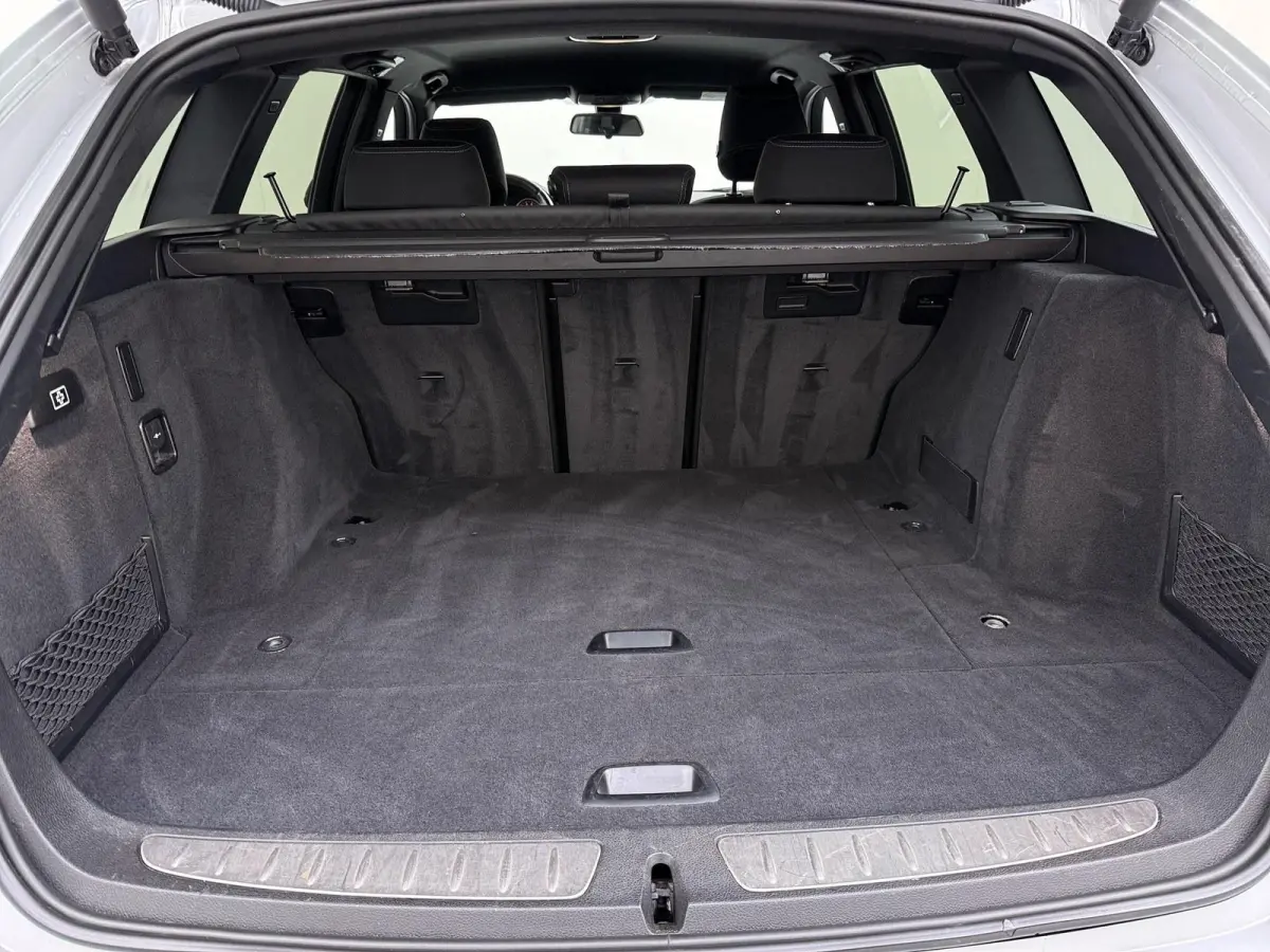320i Executive