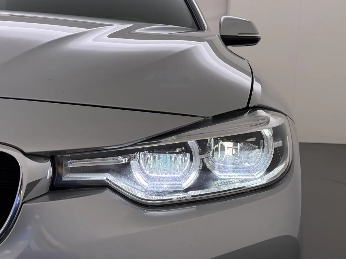 320i Executive