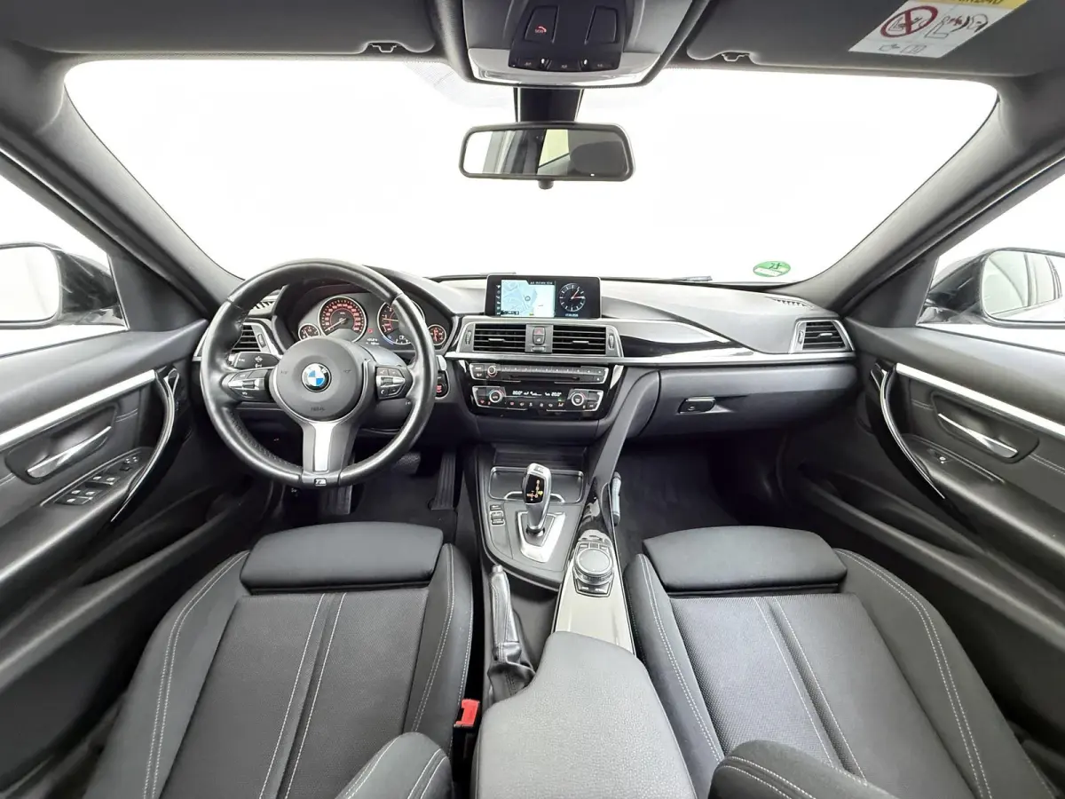 320i Executive