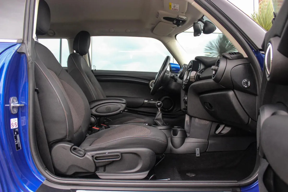 1.5 One Pepper | Dealer onderhouden | Origineel NL | Cruise control | Sportstuur | Navigatie | Climate control | Lichtpakket | Excitement pakket | Verkeersinformatie