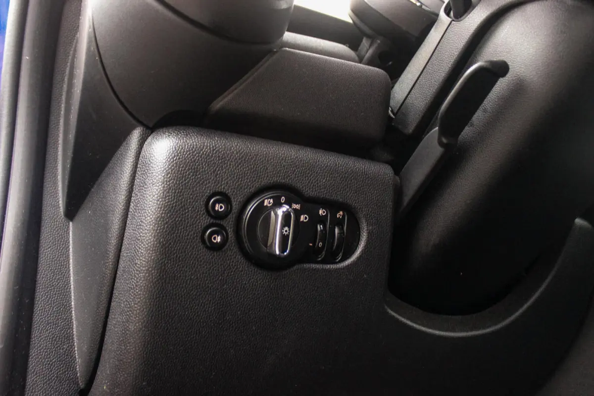1.5 One Pepper | Dealer onderhouden | Origineel NL | Cruise control | Sportstuur | Navigatie | Climate control | Lichtpakket | Excitement pakket | Verkeersinformatie