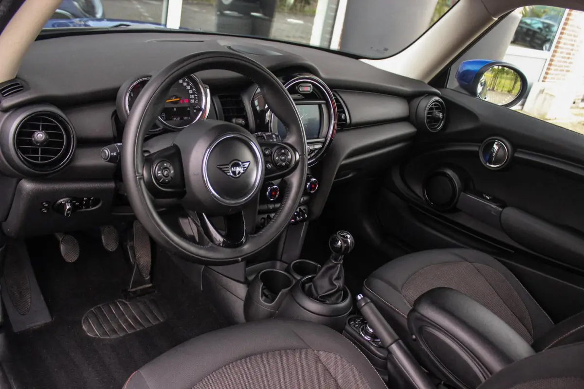 1.5 One Pepper | Dealer onderhouden | Origineel NL | Cruise control | Sportstuur | Navigatie | Climate control | Lichtpakket | Excitement pakket | Verkeersinformatie
