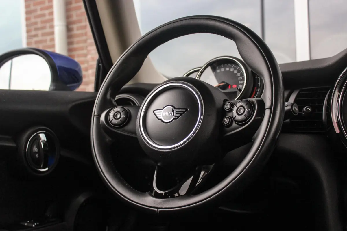 1.5 One Pepper | Dealer onderhouden | Origineel NL | Cruise control | Sportstuur | Navigatie | Climate control | Lichtpakket | Excitement pakket | Verkeersinformatie