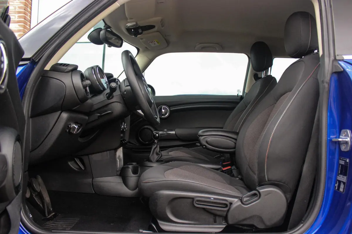 1.5 One Pepper | Dealer onderhouden | Origineel NL | Cruise control | Sportstuur | Navigatie | Climate control | Lichtpakket | Excitement pakket | Verkeersinformatie