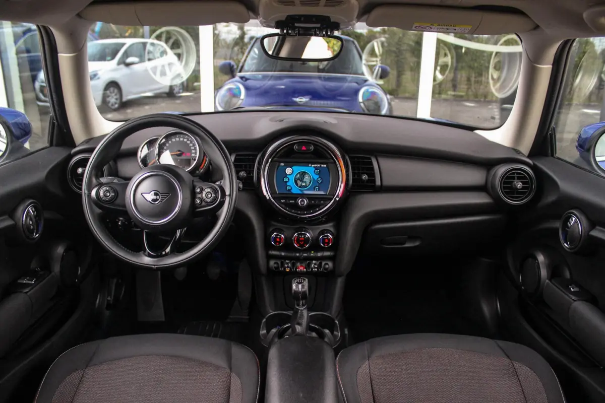 1.5 One Pepper | Dealer onderhouden | Origineel NL | Cruise control | Sportstuur | Navigatie | Climate control | Lichtpakket | Excitement pakket | Verkeersinformatie