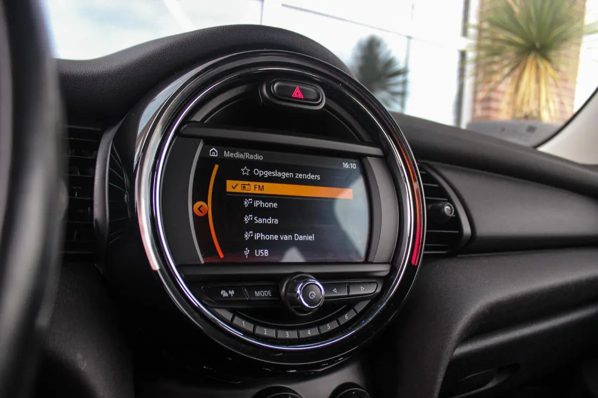 1.5 One Pepper | Dealer onderhouden | Origineel NL | Cruise control | Sportstuur | Navigatie | Climate control | Lichtpakket | Excitement pakket | Verkeersinformatie