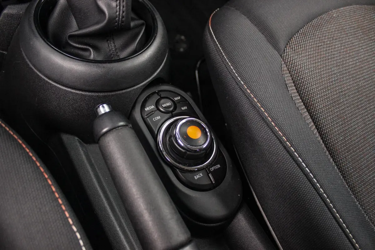 1.5 One Pepper | Dealer onderhouden | Origineel NL | Cruise control | Sportstuur | Navigatie | Climate control | Lichtpakket | Excitement pakket | Verkeersinformatie