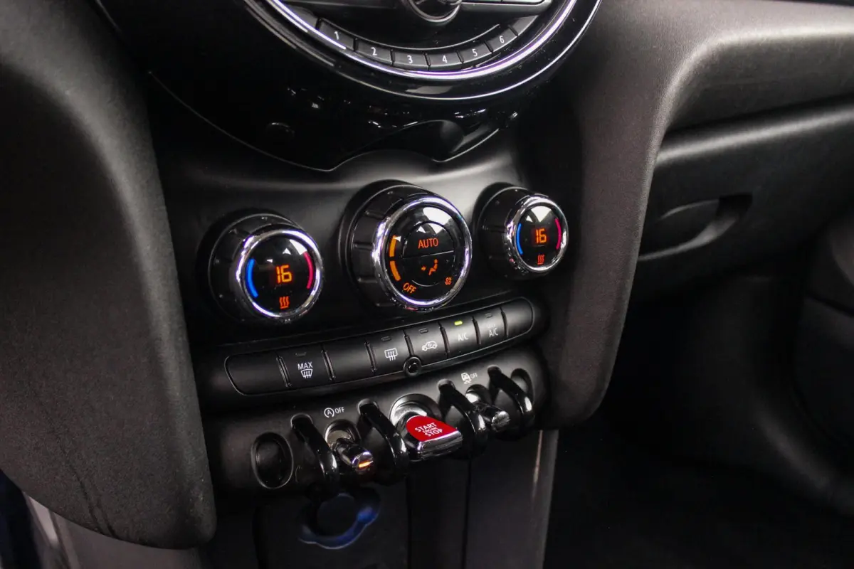 1.5 One Pepper | Dealer onderhouden | Origineel NL | Cruise control | Sportstuur | Navigatie | Climate control | Lichtpakket | Excitement pakket | Verkeersinformatie