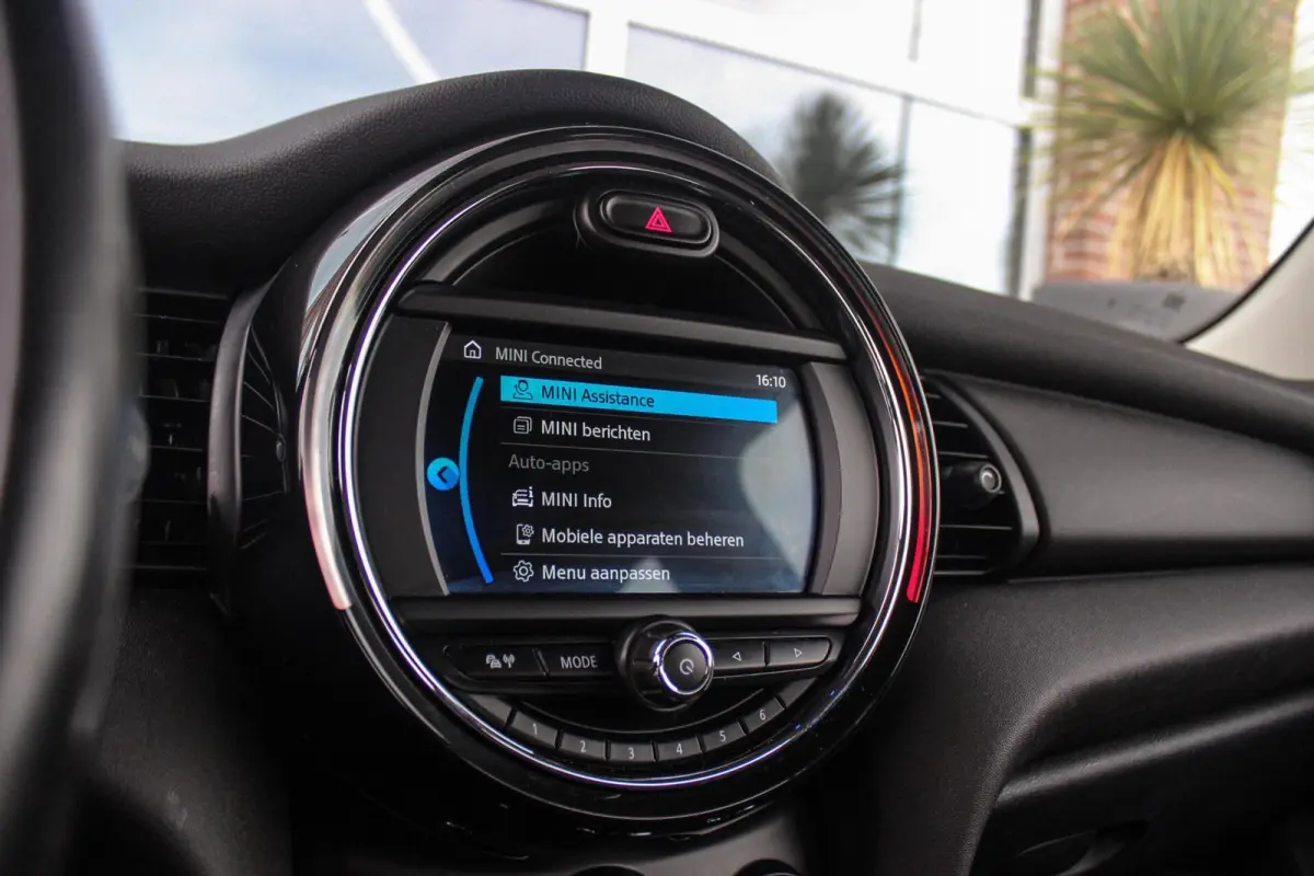 1.5 One Pepper | Dealer onderhouden | Origineel NL | Cruise control | Sportstuur | Navigatie | Climate control | Lichtpakket | Excitement pakket | Verkeersinformatie