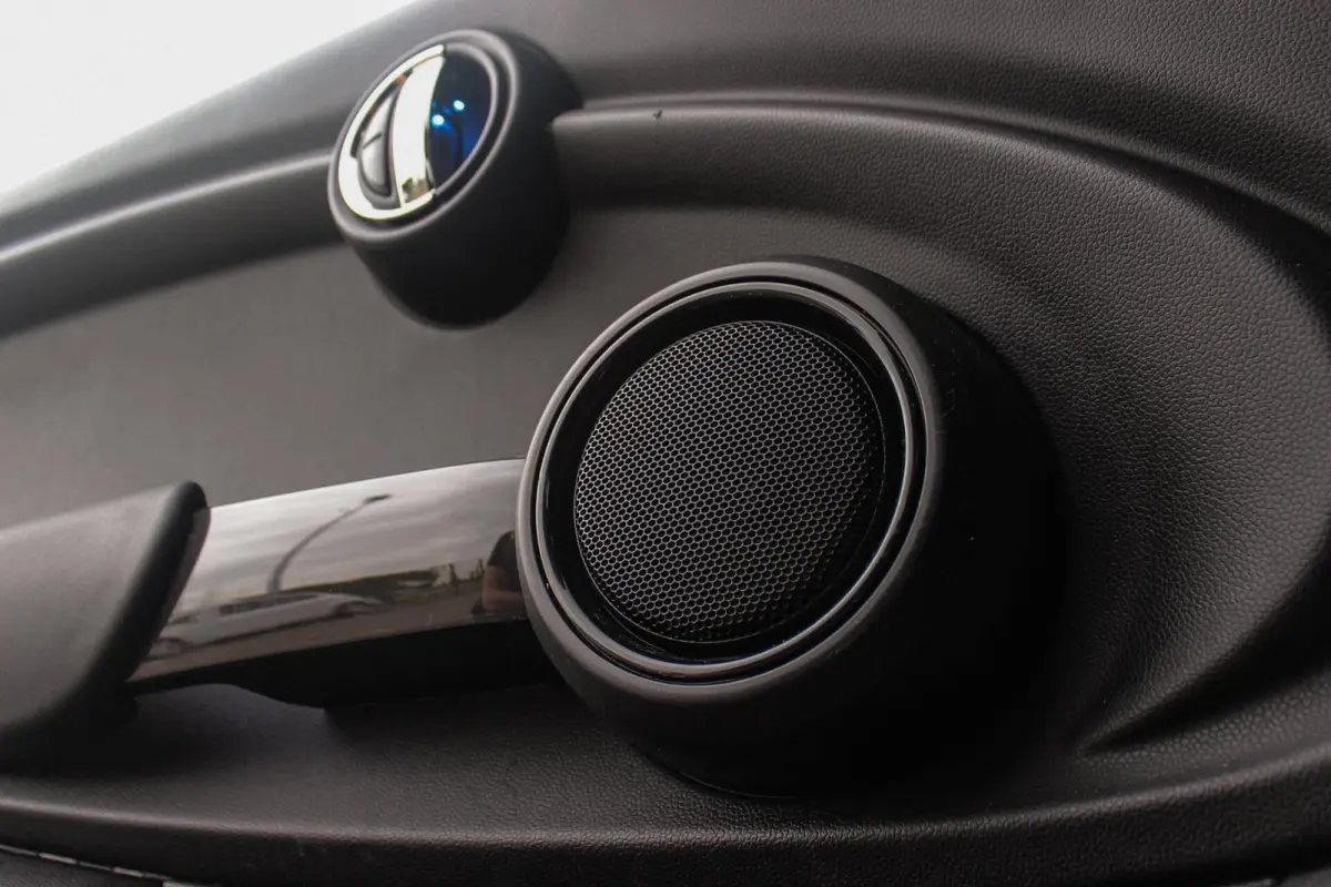 1.5 One Pepper | Dealer onderhouden | Origineel NL | Cruise control | Sportstuur | Navigatie | Climate control | Lichtpakket | Excitement pakket | Verkeersinformatie