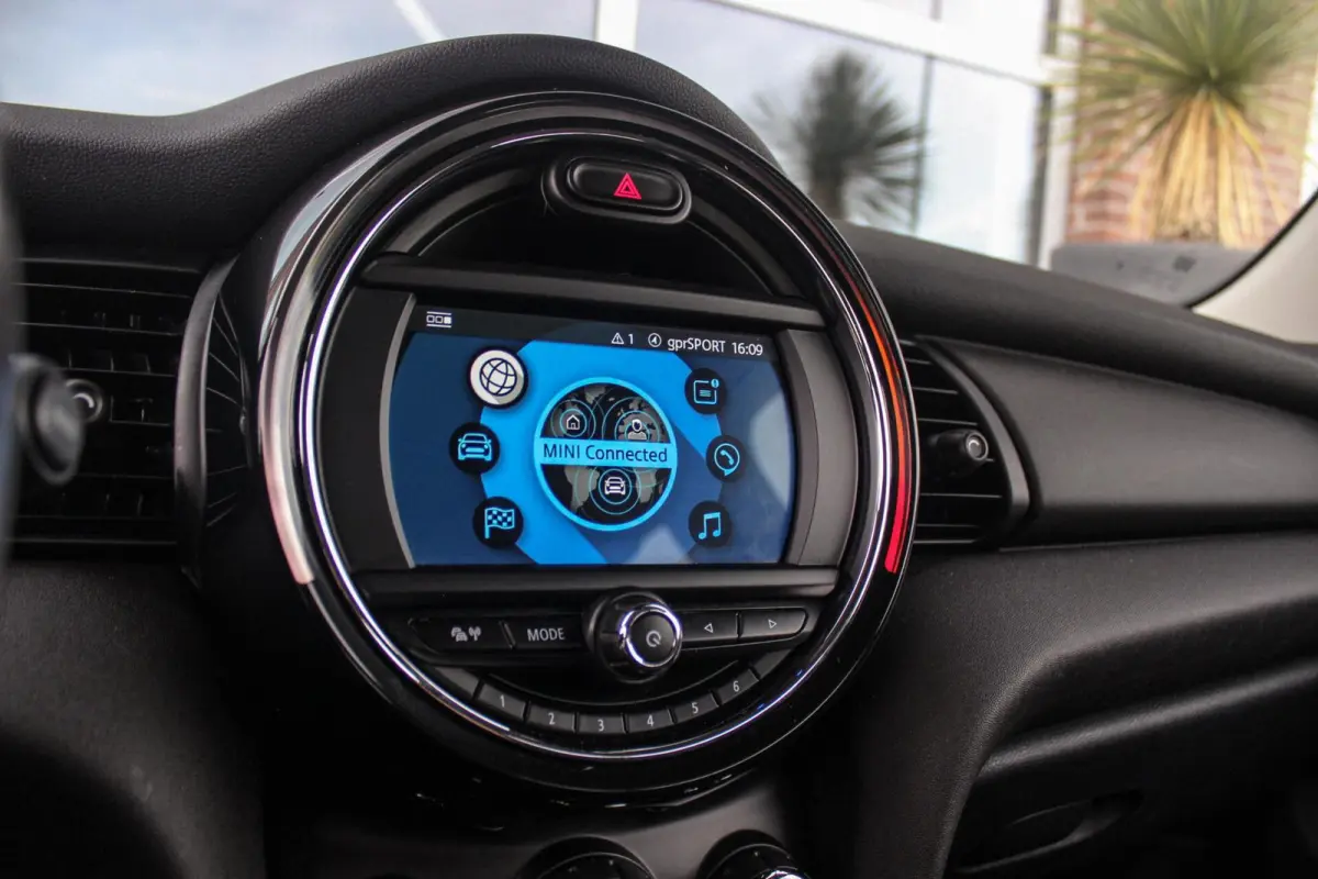 1.5 One Pepper | Dealer onderhouden | Origineel NL | Cruise control | Sportstuur | Navigatie | Climate control | Lichtpakket | Excitement pakket | Verkeersinformatie