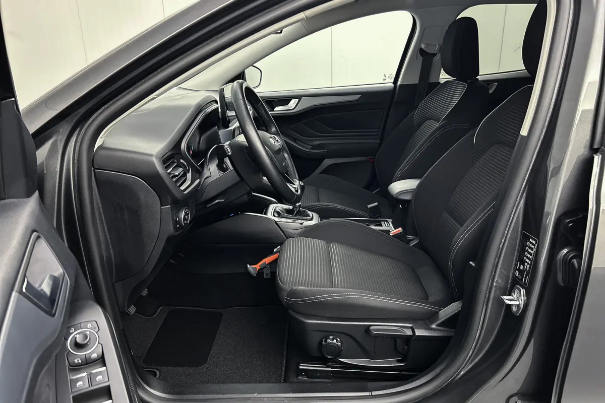 1.0 EcoBoost Hybrid | Camera | Stoelverwarming | LED koplampen