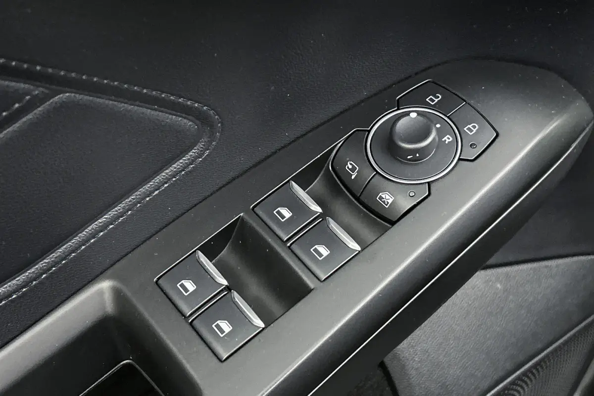 1.0 EcoBoost Hybrid | Camera | Stoelverwarming | LED koplampen