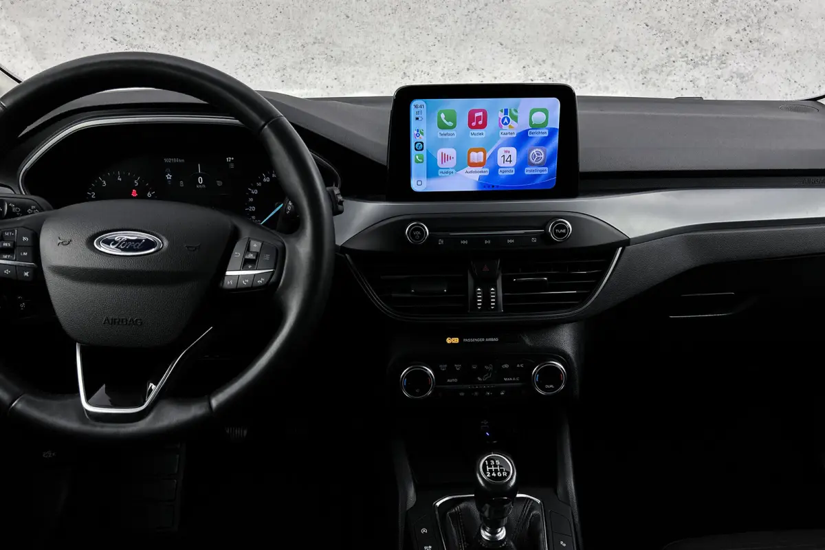 1.0 EcoBoost Hybrid | Camera | Stoelverwarming | LED koplampen