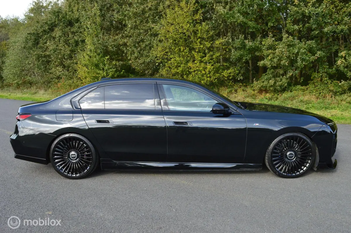750e Individual / M-Sport / Skylounge/ 22″ /B&W