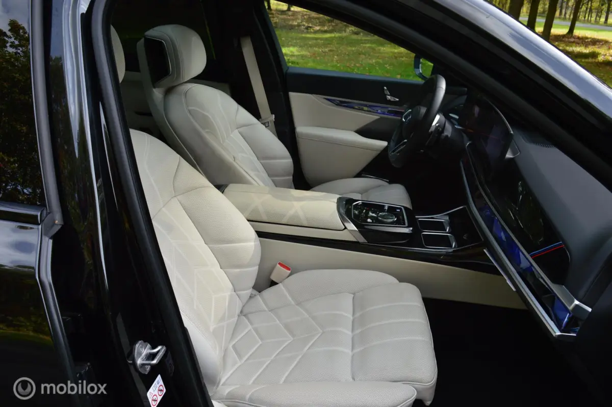 750e Individual / M-Sport / Skylounge/ 22″ /B&W