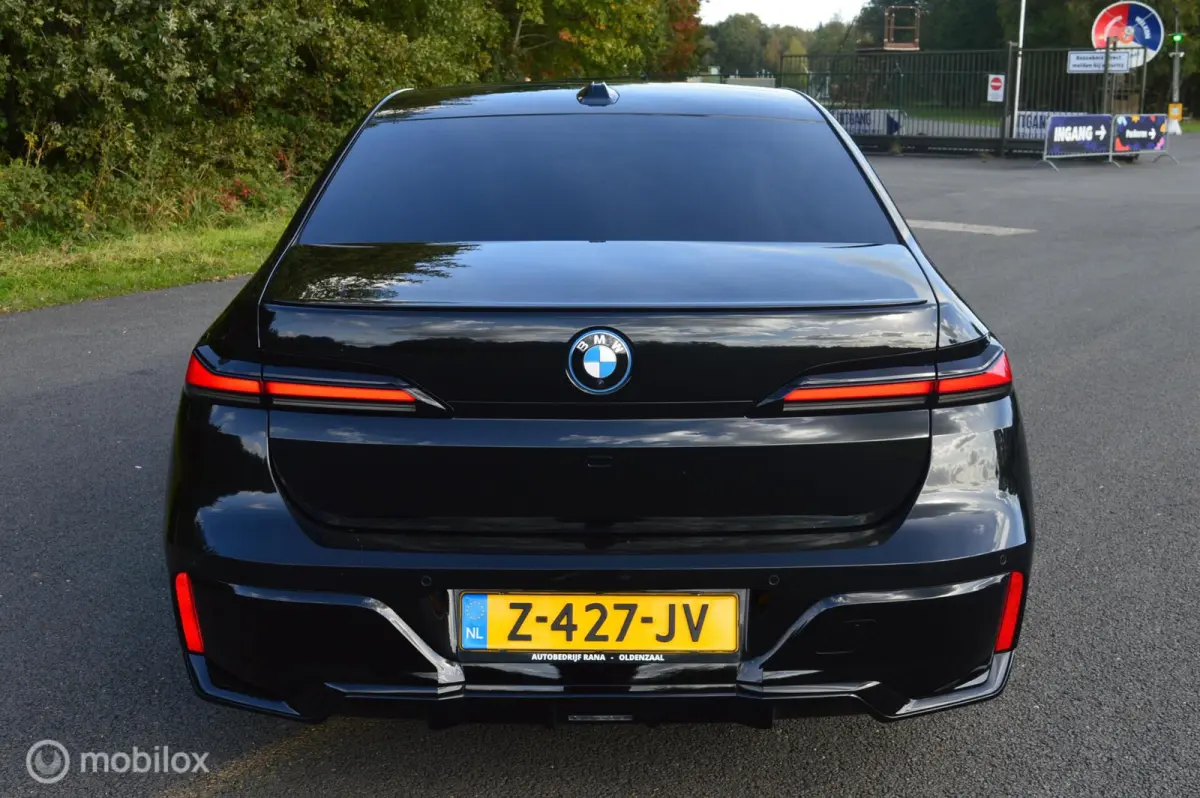 750e Individual / M-Sport / Skylounge/ 22″ /B&W