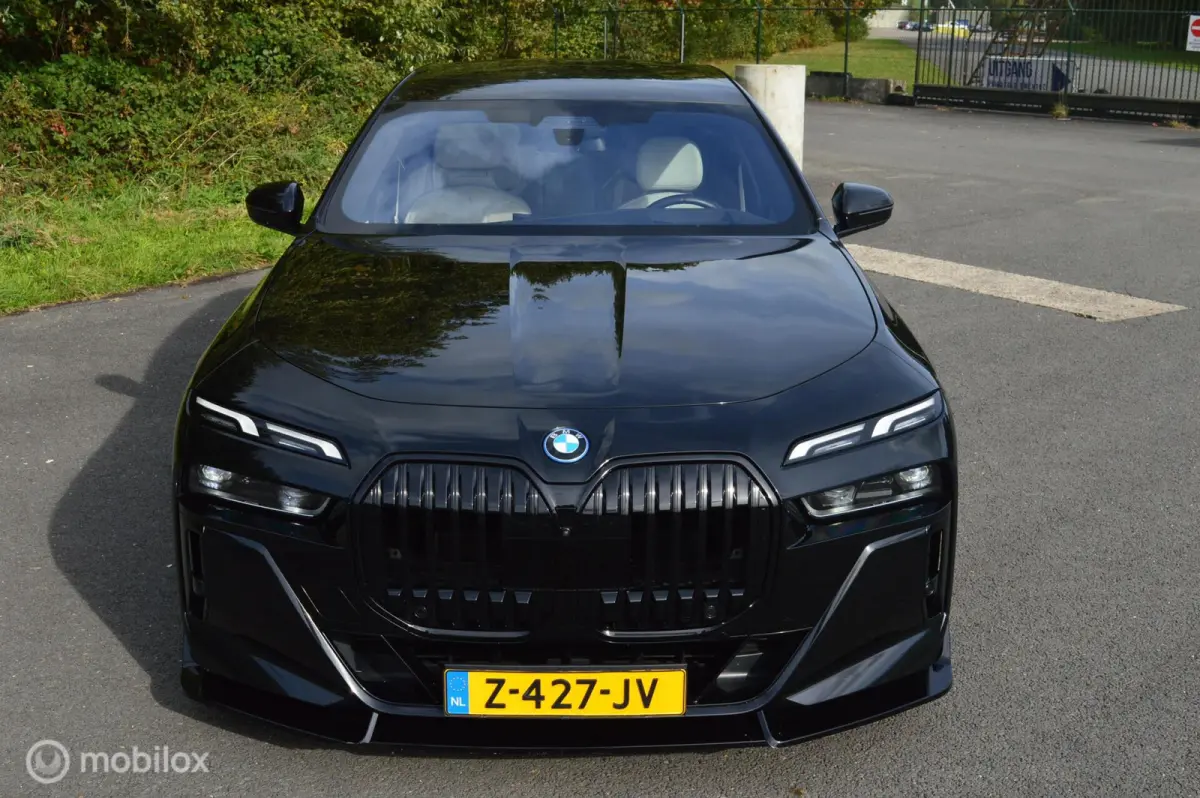 750e Individual / M-Sport / Skylounge/ 22″ /B&W