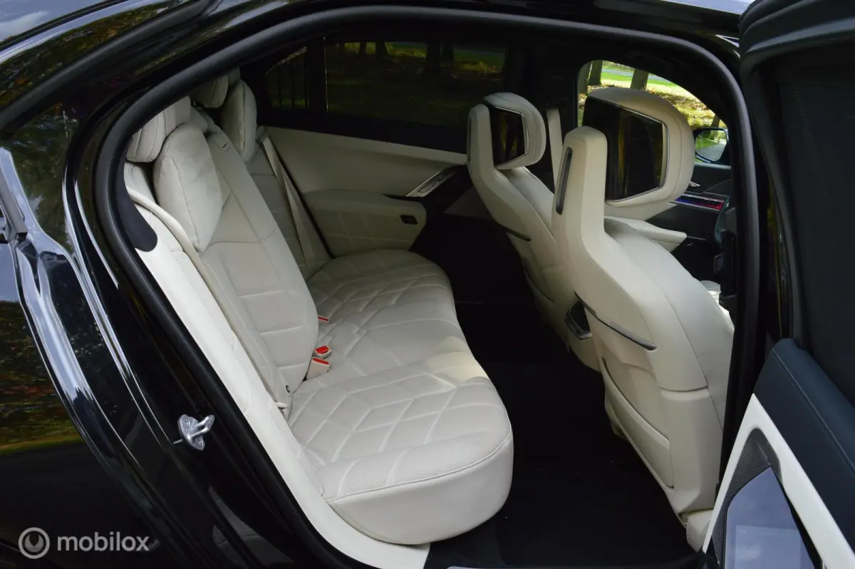 750e Individual / M-Sport / Skylounge/ 22″ /B&W