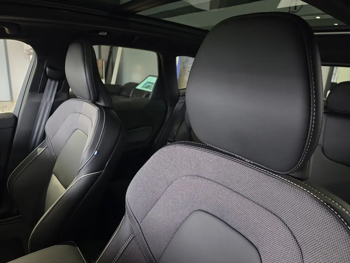 2.0 T8 Plug-in hybrid AWD BLACK EDITION (335kW/455PK) ** PANO, TREKH, ACC, HuD, 21-inch LMV ** 31k onder NP - UNFALLFREI ** ** INFORMEER OOK NAAR ONZE AANTREKKELIJKE FINANCIAL-LEASE TARIEVEN
