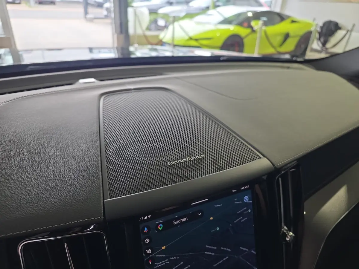 2.0 T8 Plug-in hybrid AWD BLACK EDITION (335kW/455PK) ** PANO, TREKH, ACC, HuD, 21-inch LMV ** 31k onder NP - UNFALLFREI ** ** INFORMEER OOK NAAR ONZE AANTREKKELIJKE FINANCIAL-LEASE TARIEVEN