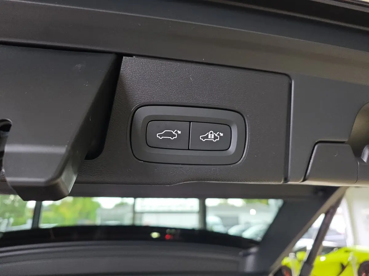 2.0 T8 Plug-in hybrid AWD BLACK EDITION (335kW/455PK) ** PANO, TREKH, ACC, HuD, 21-inch LMV ** 31k onder NP - UNFALLFREI ** ** INFORMEER OOK NAAR ONZE AANTREKKELIJKE FINANCIAL-LEASE TARIEVEN