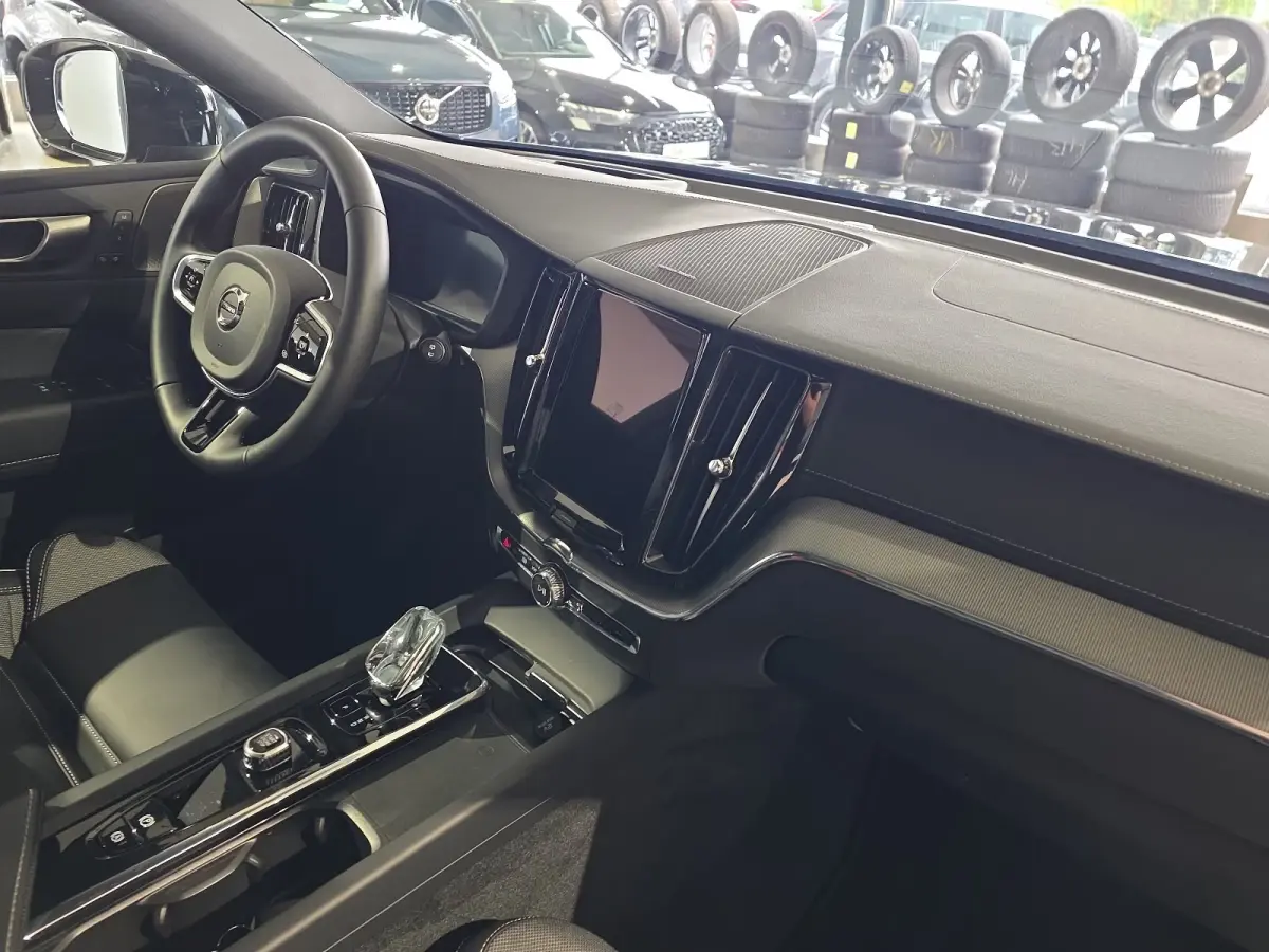2.0 T8 Plug-in hybrid AWD BLACK EDITION (335kW/455PK) ** PANO, TREKH, ACC, HuD, 21-inch LMV ** 31k onder NP - UNFALLFREI ** ** INFORMEER OOK NAAR ONZE AANTREKKELIJKE FINANCIAL-LEASE TARIEVEN