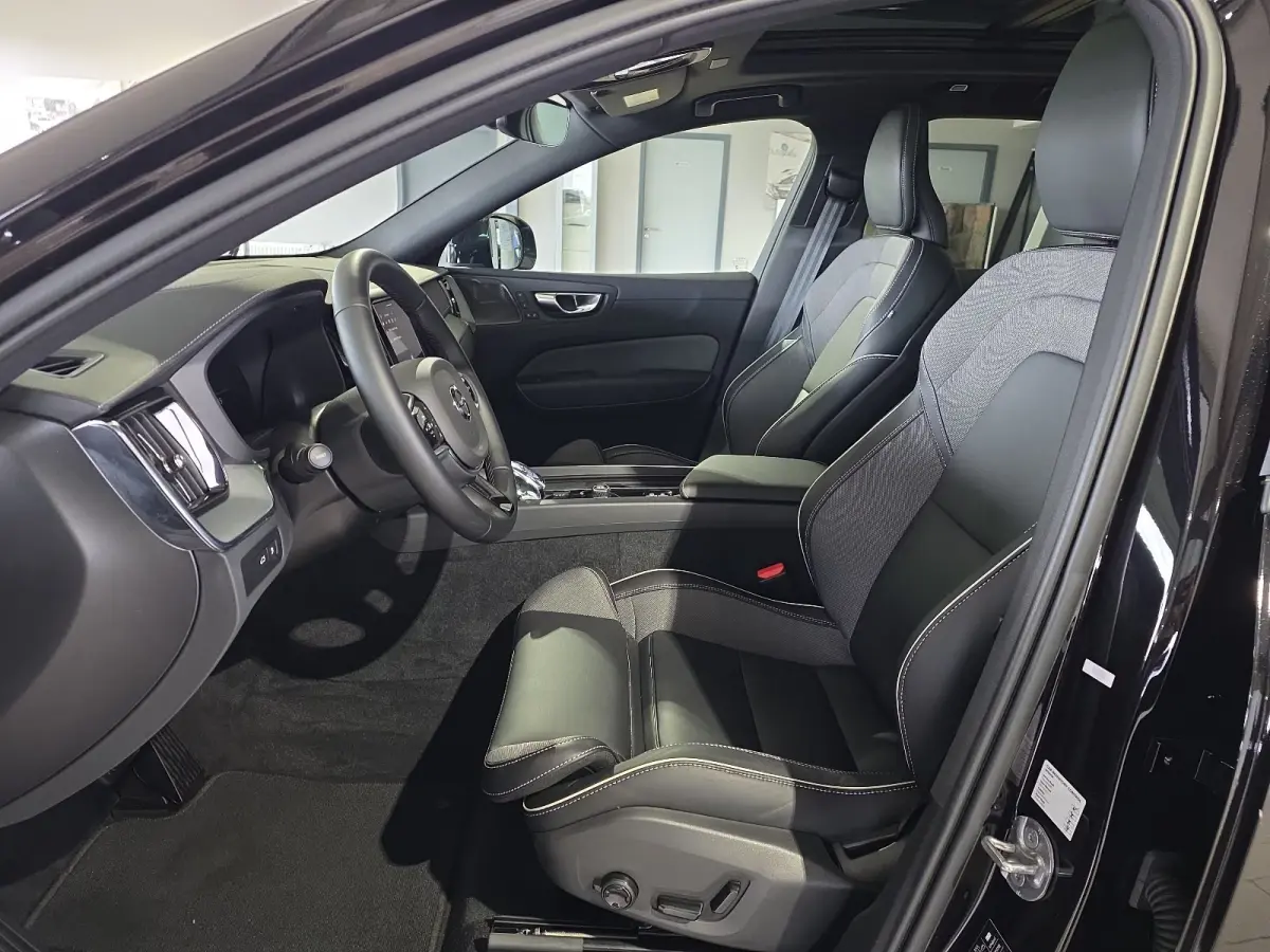 2.0 T8 Plug-in hybrid AWD BLACK EDITION (335kW/455PK) ** PANO, TREKH, ACC, HuD, 21-inch LMV ** 31k onder NP - UNFALLFREI ** ** INFORMEER OOK NAAR ONZE AANTREKKELIJKE FINANCIAL-LEASE TARIEVEN