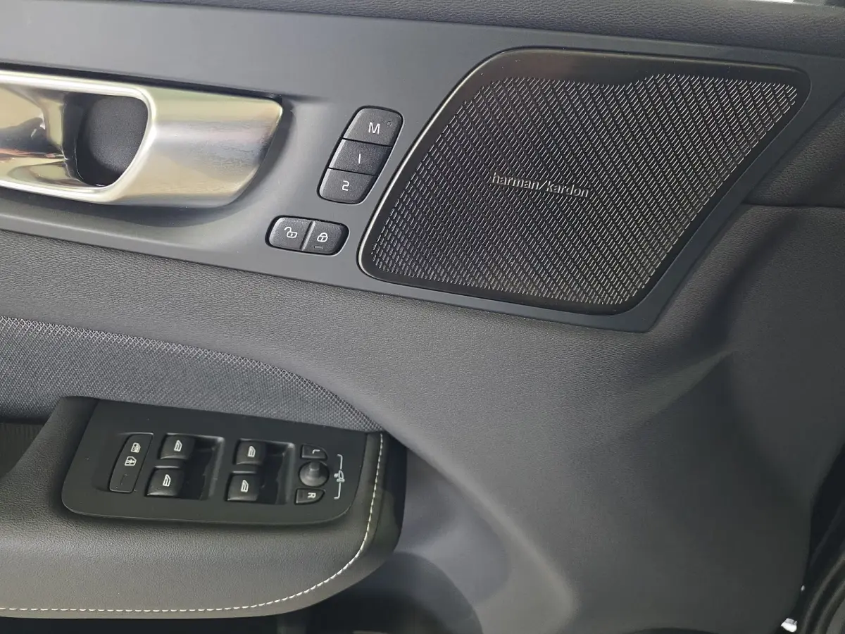2.0 T8 Plug-in hybrid AWD BLACK EDITION (335kW/455PK) ** PANO, TREKH, ACC, HuD, 21-inch LMV ** 31k onder NP - UNFALLFREI ** ** INFORMEER OOK NAAR ONZE AANTREKKELIJKE FINANCIAL-LEASE TARIEVEN