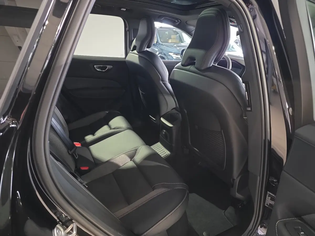 2.0 T8 Plug-in hybrid AWD BLACK EDITION (335kW/455PK) ** PANO, TREKH, ACC, HuD, 21-inch LMV ** 31k onder NP - UNFALLFREI ** ** INFORMEER OOK NAAR ONZE AANTREKKELIJKE FINANCIAL-LEASE TARIEVEN