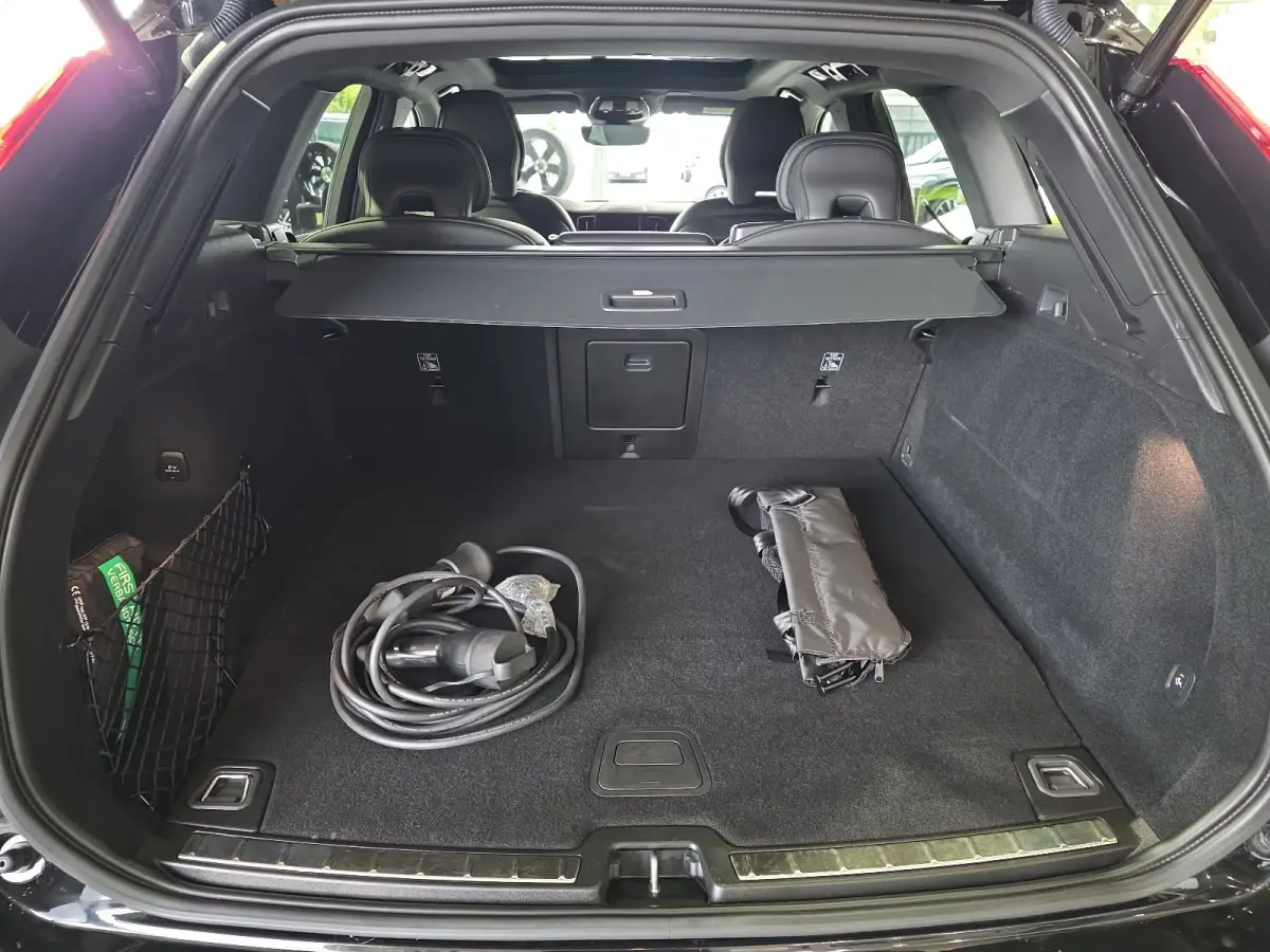 2.0 T8 Plug-in hybrid AWD BLACK EDITION (335kW/455PK) ** PANO, TREKH, ACC, HuD, 21-inch LMV ** 31k onder NP - UNFALLFREI ** ** INFORMEER OOK NAAR ONZE AANTREKKELIJKE FINANCIAL-LEASE TARIEVEN