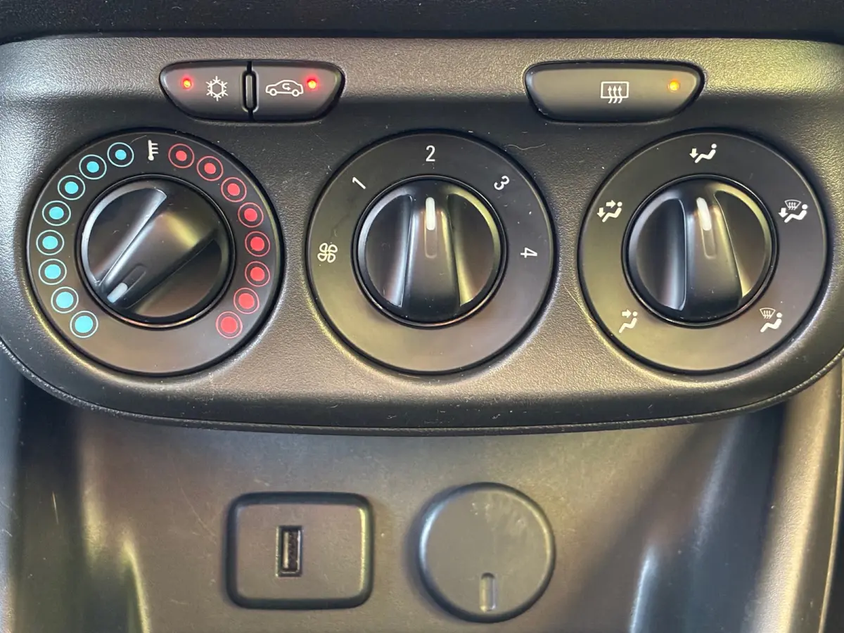 1.4 Favourite|2e Eigenaar|Navigatie|CarPlay|Airco|CruiseControl|PDC|LM-Velgen|Goed Onderhouden|Nieuwe APK|NAP|