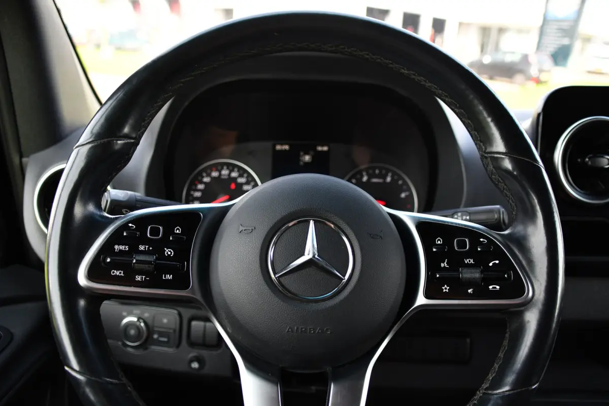 319 1.9 CDI L2H2 RWD AMG Black Edition 360 Camera, Cruise, LED, 3500kg Trekhaak, Carplay, Leder, 10,5'' Mbux, 190pk, Automaat, NAVI, Uniek!