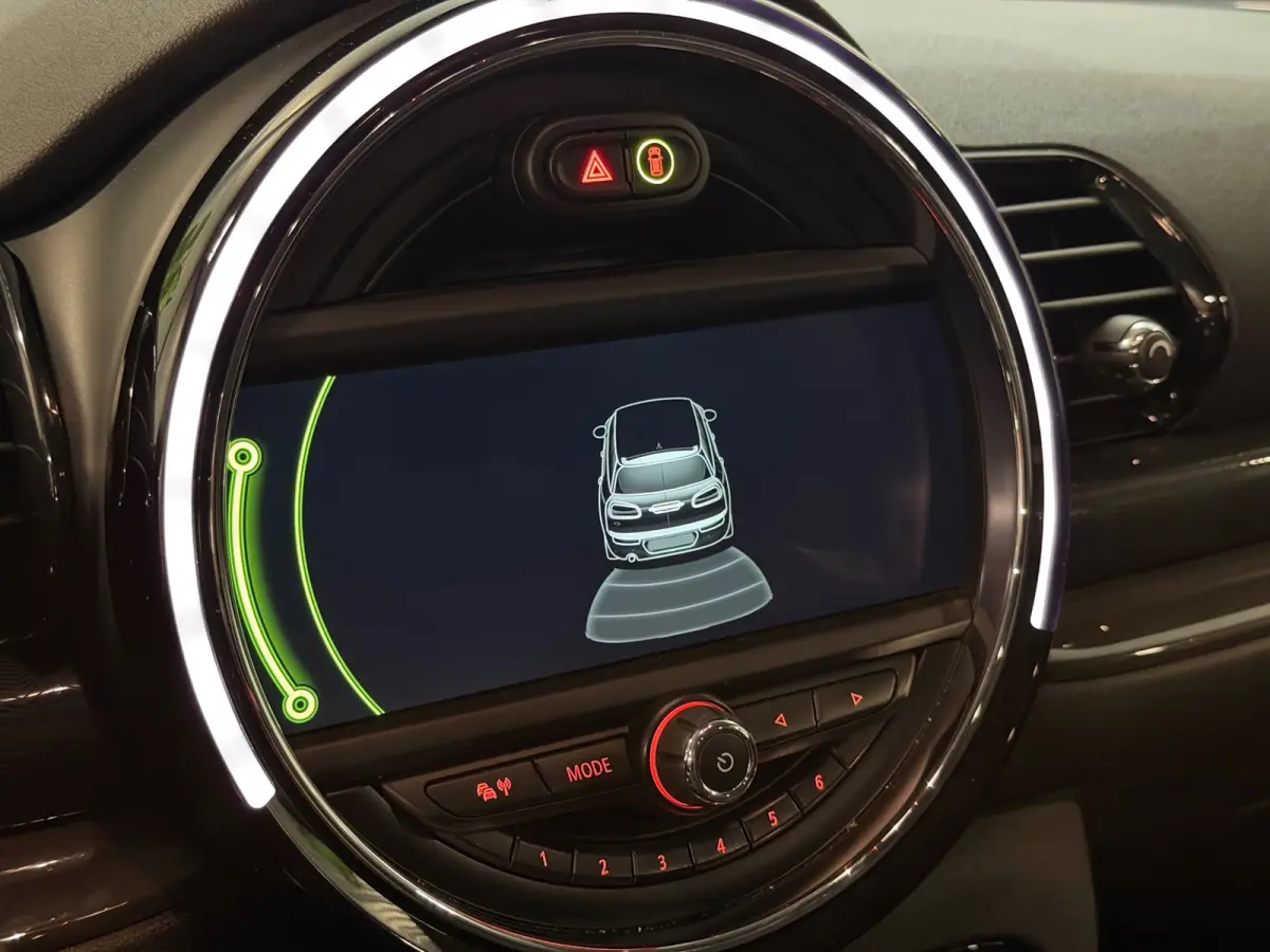 1.5 Cooper Business AIRCO/NAVI/CRUISE/PDC/ISOFIX/MULTIMEDIA/NAP/12-MND-GARANTIE