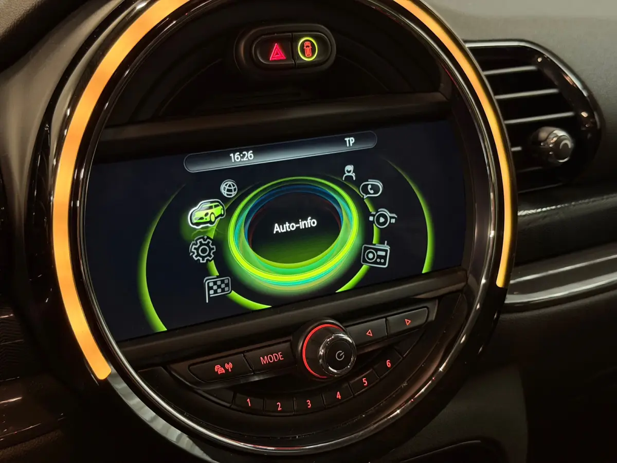 1.5 Cooper Business AIRCO/NAVI/CRUISE/PDC/ISOFIX/MULTIMEDIA/NAP/12-MND-GARANTIE