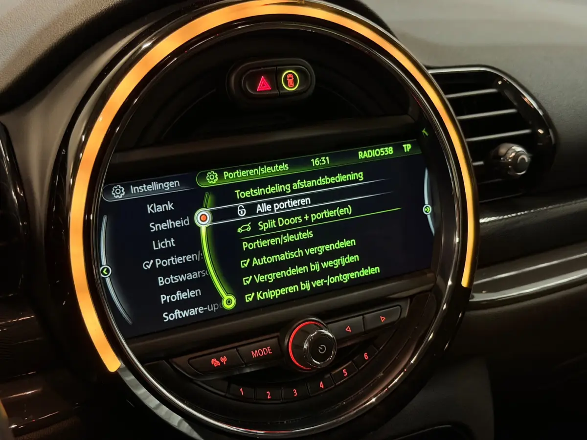 1.5 Cooper Business AIRCO/NAVI/CRUISE/PDC/ISOFIX/MULTIMEDIA/NAP/12-MND-GARANTIE