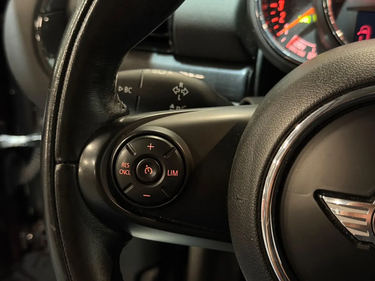 1.5 Cooper Business AIRCO/NAVI/CRUISE/PDC/ISOFIX/MULTIMEDIA/NAP/12-MND-GARANTIE