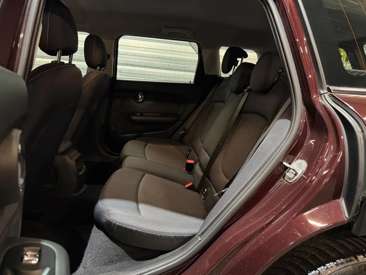 1.5 Cooper Business AIRCO/NAVI/CRUISE/PDC/ISOFIX/MULTIMEDIA/NAP/12-MND-GARANTIE