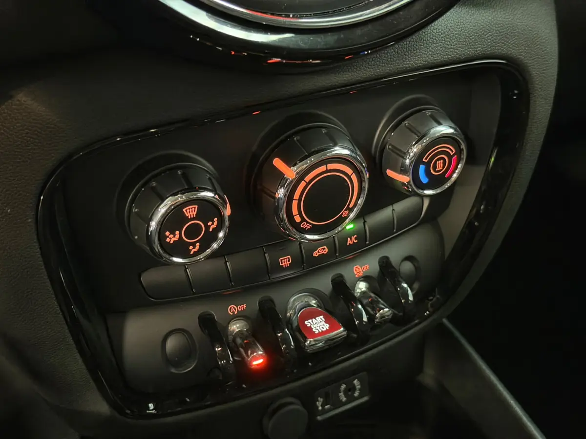 1.5 Cooper Business AIRCO/NAVI/CRUISE/PDC/ISOFIX/MULTIMEDIA/NAP/12-MND-GARANTIE