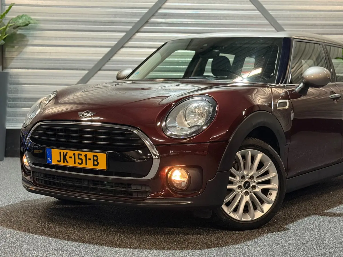 1.5 Cooper Business AIRCO/NAVI/CRUISE/PDC/ISOFIX/MULTIMEDIA/NAP/12-MND-GARANTIE