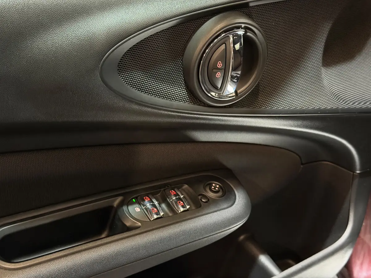 1.5 Cooper Business AIRCO/NAVI/CRUISE/PDC/ISOFIX/MULTIMEDIA/NAP/12-MND-GARANTIE