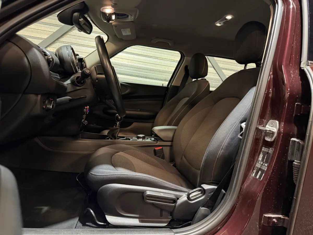 1.5 Cooper Business AIRCO/NAVI/CRUISE/PDC/ISOFIX/MULTIMEDIA/NAP/12-MND-GARANTIE