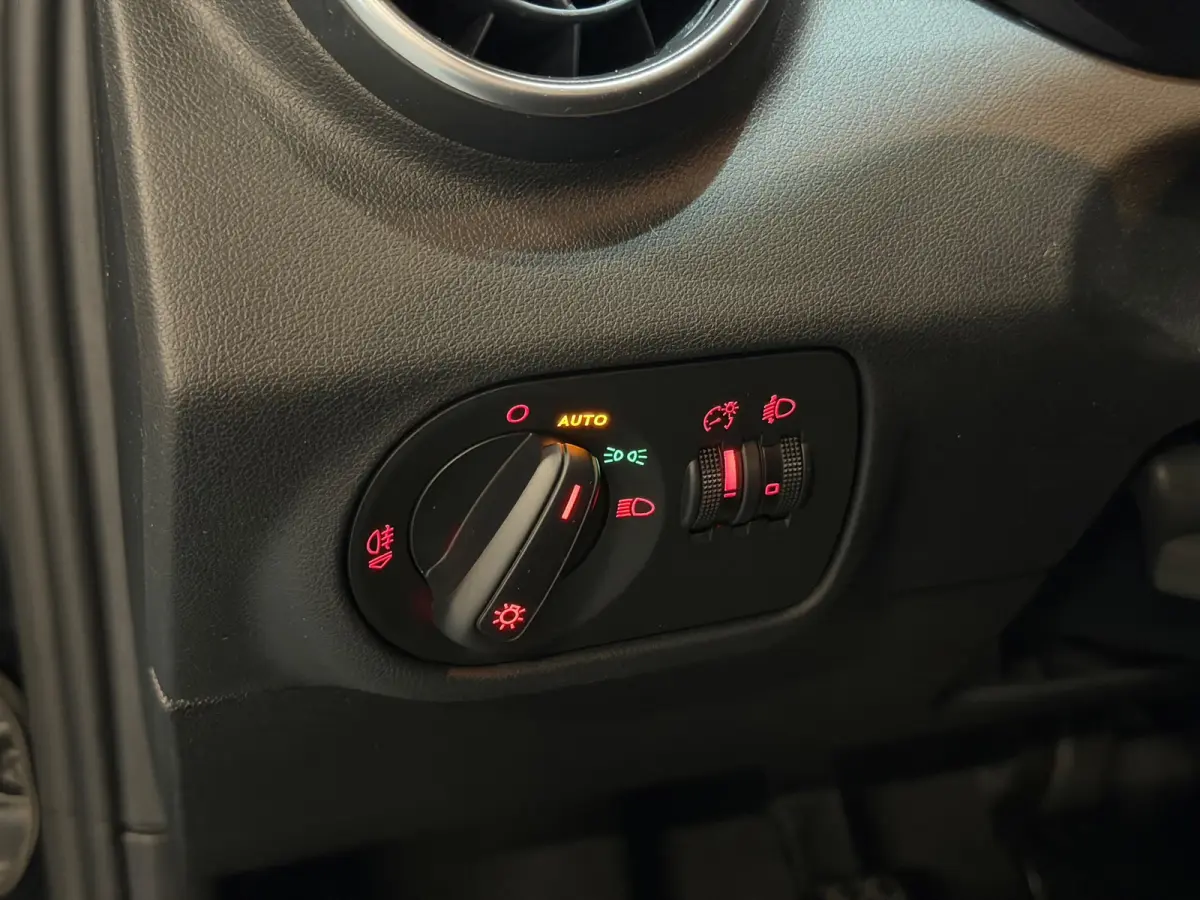 1.0 TFSI AIRCO/NAVI/PDC/MULTIMEDIA/CLIMATE/3-DEURS/APK/12-MND-GARANTIE