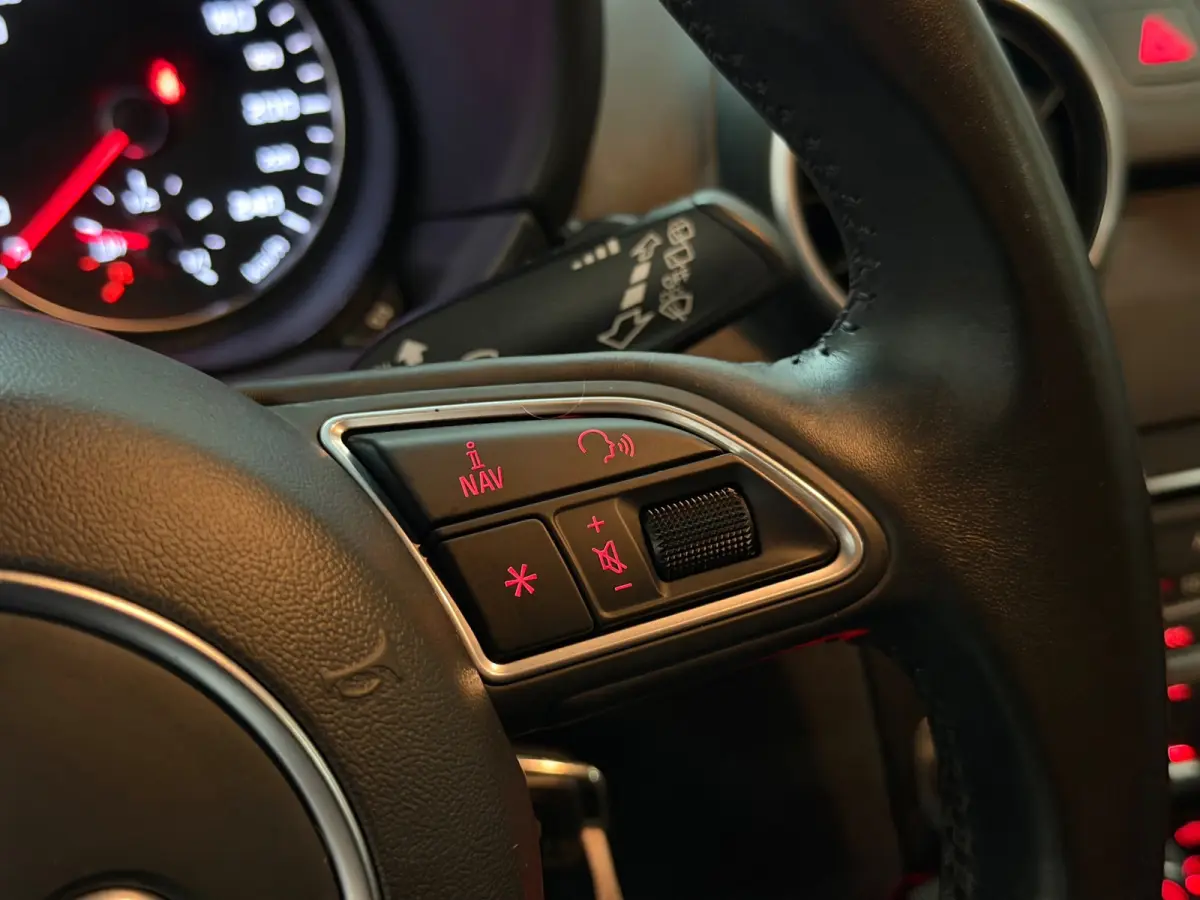1.0 TFSI AIRCO/NAVI/PDC/MULTIMEDIA/CLIMATE/3-DEURS/APK/12-MND-GARANTIE