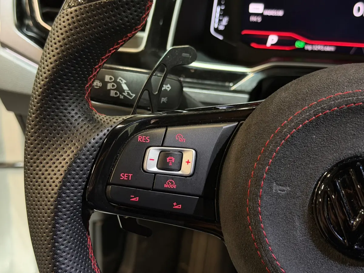 2.0 TSI GTI DSG LED/VIRTUAL/NAVI/CARPLAY/KEYLESS/CRUISE/DCC/PDC/CAMERA/ACC/FRONT-ASSIST/BLIND-SPOT/12-MND-GARANTIE